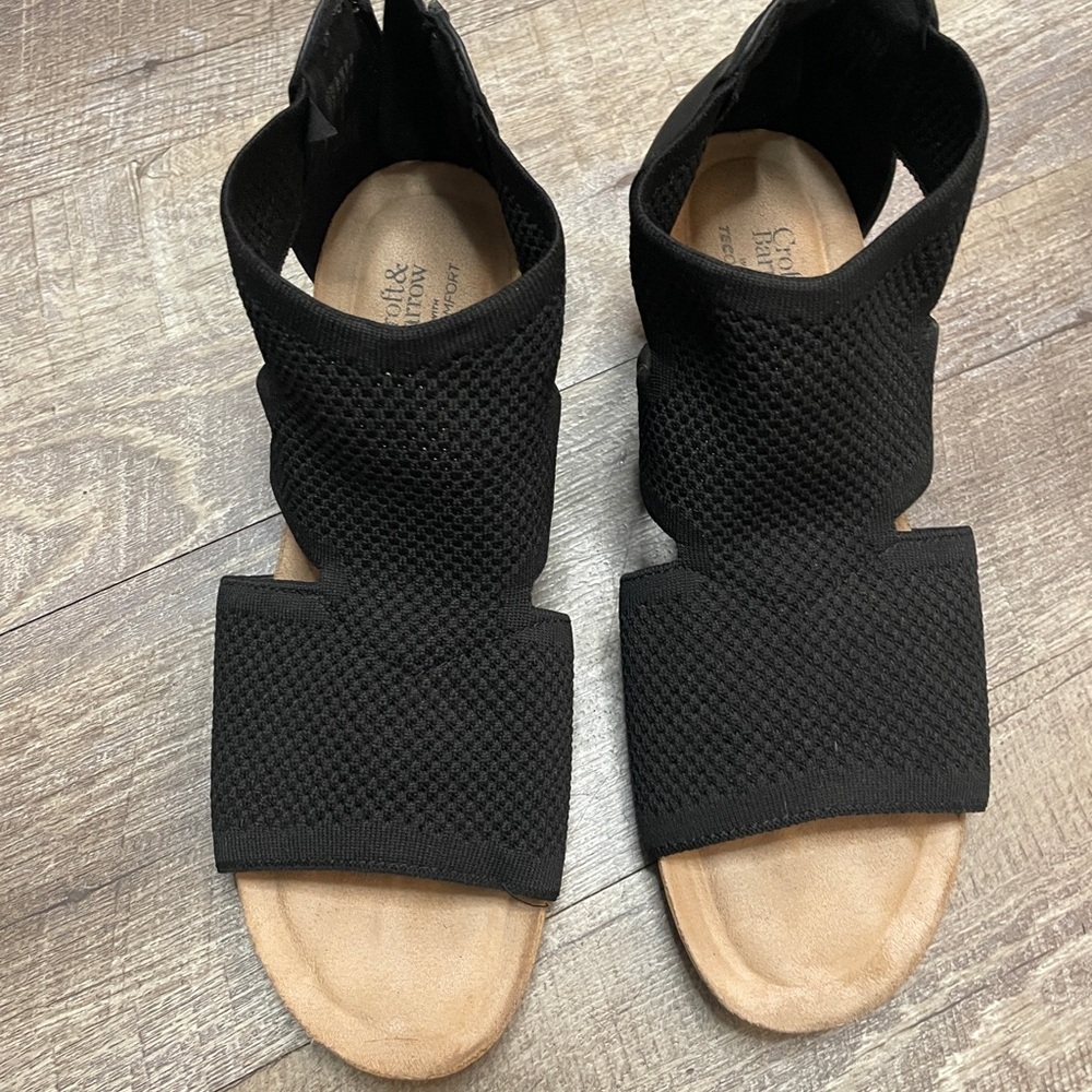 Croft &‎ Barrow Black and Tan Women's Sandals